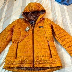 NWT Patagonia Nano puff hoody jacket Women’s Medium